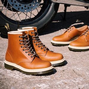 NWT Dr Martens Tan Boot
